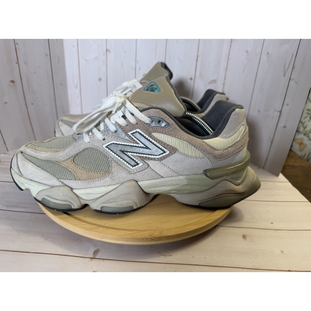 New Balance 9060 Sea Salt Moonbeam Mens 10.5 Womens 12 U9060MAC Sneakers